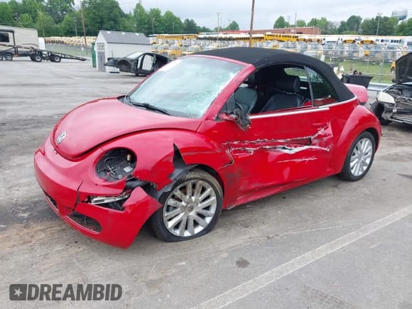 ✅ 2008 Volkswagen Beetle SE • VIN: 3VWRF31Y48M407840 • Lot: 42381696. Listed on IAAI with 148,892 mi. Free auction sales archive from the USA and detailed vehicle history report at DreamBid. Image 2.