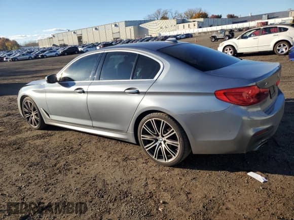✅ 2017 BMW 5 Series 540i xDrive • VIN: WBAJE7C3XHG889152 • Лот: 89858045. Опубликован ранее на Copart с пробегом 97 705 миль. Бесплатный доступ к архиву аукционных продаж из США и подробный отчёт об истории автомобиля на DreamBid. Изображение 2.
