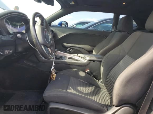 ✅ 2019 Dodge Challenger SXT • VIN: 2C3CDZAG2KH530068 • Lot: 49043973. Wystawiony na Copart z przebiegiem 85 568 mil. Bezpłatny archiwum sprzedaży aukcyjnych z USA i szczegółowy raport historii pojazdu na DreamBid. Zdjęcie 7.