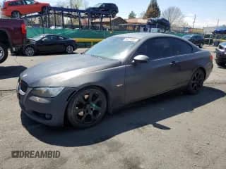 2009 BMW 3 Series 328i xDrive с VIN WBAWC33559PU84095, выставлен на аукционе Copart как лот 53313895 с пробегом 155 300 миль миль и Списание • Salvage title. История ставок и продаж доступна на DreamBid. Изображение 1.