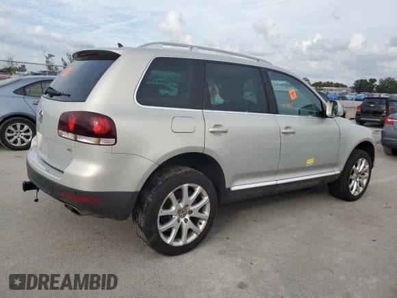 ✅ 2008 Volkswagen Touareg • VIN: WVGCB77L88D044229 • Lot: 77589194. Wystawiony na Copart z przebiegiem 88 391 mil. Bezpłatny archiwum sprzedaży aukcyjnych z USA i szczegółowy raport historii pojazdu na DreamBid. Zdjęcie 3.
