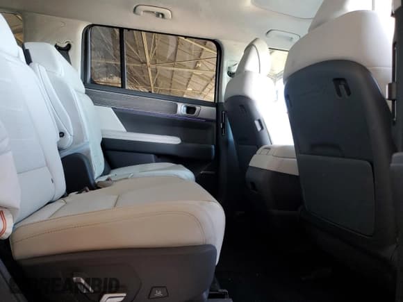 ✅ 2025 Hyundai Santa Fe Calligraphy • VIN: 5NMP54G11SH033596 • Lot: 92098125. Listed on Copart with 6,219 mi. Free auction sales archive from the USA and detailed vehicle history report at DreamBid. Image 11.