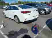 2018 Hyundai Sonata SE с VIN 5NPE24AF8JH645882, выставлен на аукционе IAAI как лот 43357927 с пробегом 93 648 миль миль и . История ставок и продаж доступна на DreamBid. Изображение 3.