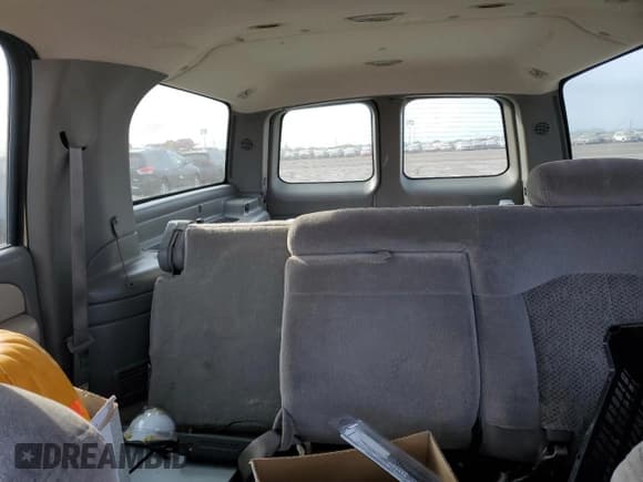 ✅ 2000 Chevrolet Suburban LS • VIN: 3GNEC16TXYG165833 • Lot: 76269344. Wystawiony na Copart z przebiegiem Nie podano. Bezpłatny archiwum sprzedaży aukcyjnych z USA i szczegółowy raport historii pojazdu na DreamBid. Zdjęcie 10.