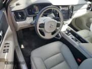 ✅ 2023 Volvo S60 Plus Dark Theme • VIN: 7JRL12TW5PG252240 • Лот: 87483044. Опубликован ранее на Copart с пробегом 26 701 миль. Бесплатный доступ к архиву аукционных продаж из США и подробный отчёт об истории автомобиля на DreamBid. Изображение 8.