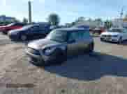 2013 MINI Hardtop с VIN WMWSU3C50DT677525, выставлен на аукционе IAAI как лот 43351618 с пробегом 111 310 миль миль и . История ставок и продаж доступна на DreamBid. Изображение 18.