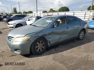 2011 Toyota Camry LE z VIN 4T1BF3EK9BU662654, wystawiony jako Copart lot #81296695 z przebiegiem 147 783 mil mil oraz Szkoda całkowita • Salvage title. Historia ofert i sprzedaży dostępna na DreamBid. Obrazek 1.