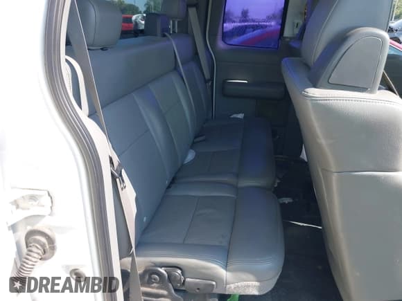 ✅ 2006 Ford F-150 STX • VIN: 1FTRX12W26FB45265 • Lot: 42949100. Listed on IAAI with 235,911 mi. Free auction sales archive from the USA and detailed vehicle history report at DreamBid. Image 8.