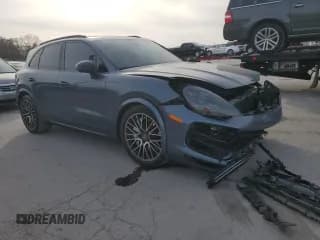 ✅ 2020 Porsche Cayenne Turbo • VIN: WP1AF2AY8LDA39210 • Lot: 93776945. Wystawiony na Copart z przebiegiem 57 284 mil. Bezpłatny archiwum sprzedaży aukcyjnych z USA i szczegółowy raport historii pojazdu na DreamBid. Zdjęcie 4.