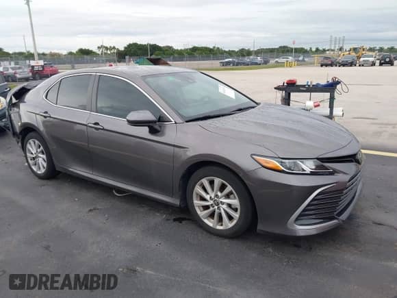 2022 Toyota Camry LE with VIN 4T1C11AK0NU653830, listed as a IAAI auction lot 43428154 with 21,960 mi miles and . Bid and sale history available at DreamBid. Image 1.