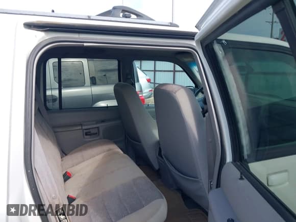 ✅ 1999 Ford Explorer XLT • VIN: 1FMZU32E9XZB70428 • Лот: 42697066. Опубликован ранее на IAAI с пробегом 183 745 миль. Бесплатный доступ к архиву аукционных продаж из США и подробный отчёт об истории автомобиля на DreamBid. Изображение 8.