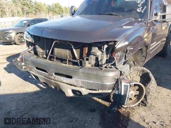 ✅ 2005 Chevrolet Silverado 2500HD LS • VIN: 1GCHK29U05E326924 • Лот: 43746774. Опубликован ранее на IAAI с пробегом 212 811 миль. Бесплатный доступ к архиву аукционных продаж из США и подробный отчёт об истории автомобиля на DreamBid. Изображение 17.