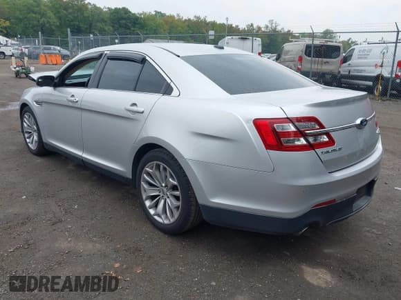 ✅ 2015 Ford Taurus Limited • VIN: 1FAHP2F95FG176158 • Lot: 43290758. Listed on IAAI with 121,773 mi. Free auction sales archive from the USA and detailed vehicle history report at DreamBid. Image 3.