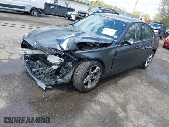 ✅ 2014 BMW 3 Series 320i xDrive • VIN: WBA3C3G56ENS67299 • Лот: 42038061. Опубликован ранее на IAAI с пробегом 90 226 миль. Бесплатный доступ к архиву аукционных продаж из США и подробный отчёт об истории автомобиля на DreamBid. Изображение 17.