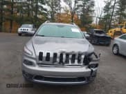 ✅ 2018 Jeep Cherokee Limited • VIN: 1C4PJMDX3JD598069 • Lot: 43547690. Wystawiony na IAAI z przebiegiem 115 051 mil. Bezpłatny archiwum sprzedaży aukcyjnych z USA i szczegółowy raport historii pojazdu na DreamBid. Zdjęcie 12.