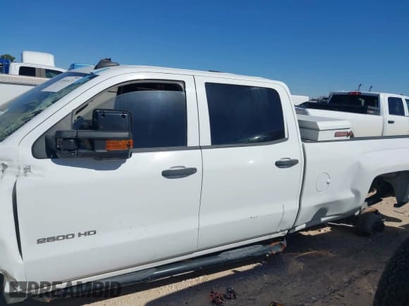 ✅ 2018 Chevrolet Silverado 2500HD Work Truck • VIN: 1GC1KUEY9JF210583 • Лот: 43551671. Опубликован ранее на IAAI с пробегом Не указан. Бесплатный доступ к архиву аукционных продаж из США и подробный отчёт об истории автомобиля на DreamBid. Изображение 13.