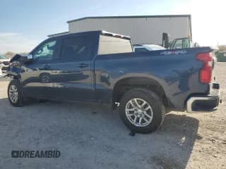 ✅ 2021 Chevrolet Silverado 1500 LT • VIN: 1GCPYJEK0MZ401024 • Lot: 77963194. Wystawiony na Copart z przebiegiem 50 553 mil. Bezpłatny archiwum sprzedaży aukcyjnych z USA i szczegółowy raport historii pojazdu na DreamBid. Zdjęcie 2.