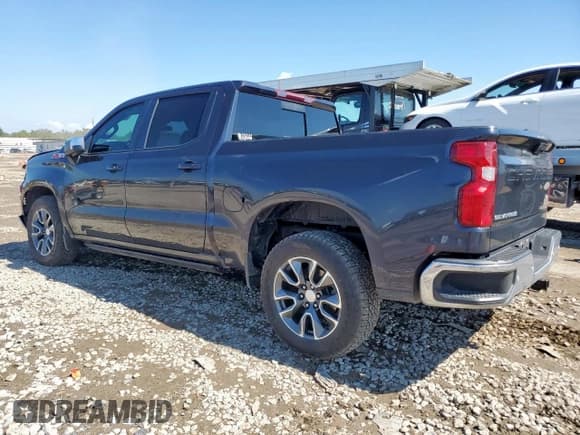 ✅ 2024 Chevrolet Silverado 1500 LT • VIN: 1GCUDDEDXRZ133334 • Lot: 84375805. Wystawiony na Copart z przebiegiem 7 958 mil. Bezpłatny archiwum sprzedaży aukcyjnych z USA i szczegółowy raport historii pojazdu na DreamBid. Zdjęcie 2.