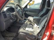 ✅ 2009 Jeep Liberty Rocky Mountain • VIN: 1J8GN28K69W505755 • Lot: 61915125. Wystawiony na Copart z przebiegiem 232 528 mil. Bezpłatny archiwum sprzedaży aukcyjnych z USA i szczegółowy raport historii pojazdu na DreamBid. Zdjęcie 7.