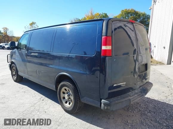 ✅ 2013 Chevrolet Express Cargo • VIN: 1GCSGAFX3D1163188 • Lot: 43479341. Wystawiony na IAAI z przebiegiem 231 720 mil. Bezpłatny archiwum sprzedaży aukcyjnych z USA i szczegółowy raport historii pojazdu na DreamBid. Zdjęcie 3.