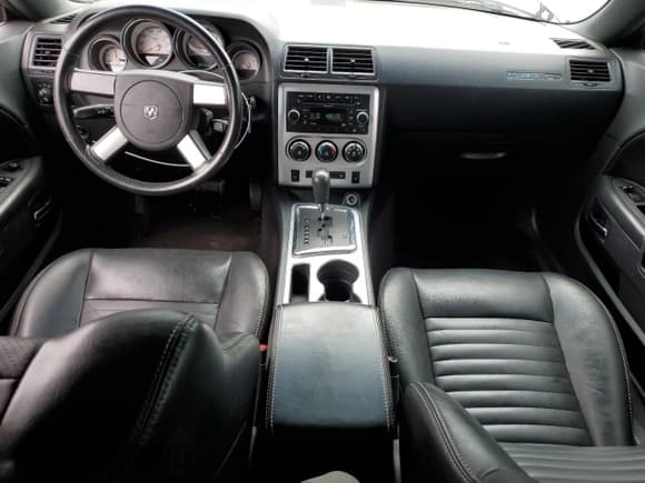 ✅ 2009 Dodge Challenger SE • VIN: 2B3LJ44V69H607067 • Lot: 68578464. Wystawiony na Copart z przebiegiem 100 189 mil. Bezpłatny archiwum sprzedaży aukcyjnych z USA i szczegółowy raport historii pojazdu na DreamBid. Zdjęcie 8.