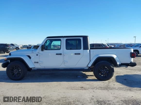 ✅ 2023 Jeep Gladiator Willys • VIN: 1C6HJTAGXPL528674 • Lot: 41376339. Wystawiony na IAAI z przebiegiem 7 102 mil. Bezpłatny archiwum sprzedaży aukcyjnych z USA i szczegółowy raport historii pojazdu na DreamBid. Zdjęcie 14.