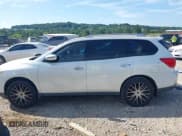 ✅ 2017 Nissan Pathfinder S • VIN: 5N1DR2MM9HC618696 • Lot: 42577815. Wystawiony na IAAI z przebiegiem 106 004 mil. Bezpłatny archiwum sprzedaży aukcyjnych z USA i szczegółowy raport historii pojazdu na DreamBid. Zdjęcie 13.