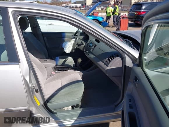 ✅ 2004 Toyota Camry LE • VIN: 4T1BE30K74U861439 • Lot: 43380963. Listed on IAAI with 135,892 mi. Free auction sales archive from the USA and detailed vehicle history report at DreamBid. Image 5.