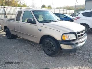 ✅ 1998 Ford F-150 • VIN: 2FTZX1762WCA10209 • Lot: 43598250. Wystawiony na IAAI z przebiegiem 209 007 mil. Bezpłatny archiwum sprzedaży aukcyjnych z USA i szczegółowy raport historii pojazdu na DreamBid. Zdjęcie 1.