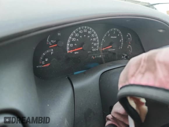 ✅ 2000 Ford Expedition XLT • VIN: 1FMPU16L1YLA76178 • Lot: 90568185. Listed on Copart with Not provided. Free auction sales archive from the USA and detailed vehicle history report at DreamBid. Image 9.