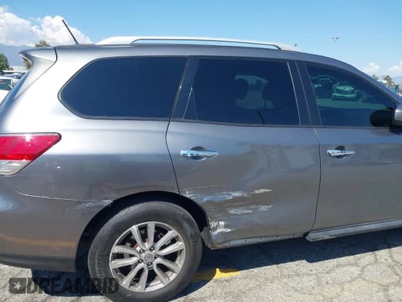 ✅ 2015 Nissan Pathfinder SV • VIN: 5N1AR2MN5FC672294 • Lot: 43225152. Wystawiony na IAAI z przebiegiem 144 846 mil. Bezpłatny archiwum sprzedaży aukcyjnych z USA i szczegółowy raport historii pojazdu na DreamBid. Zdjęcie 6.