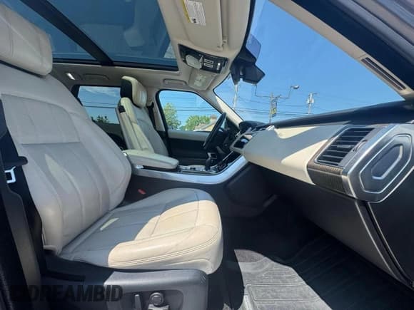 ✅ 2018 Land Rover Range Rover Sport HSE • VIN: SALWR2RK0JA696668 • Lot: 83751765. Wystawiony na Copart z przebiegiem 151 547 mil. Bezpłatny archiwum sprzedaży aukcyjnych z USA i szczegółowy raport historii pojazdu na DreamBid. Zdjęcie 5.