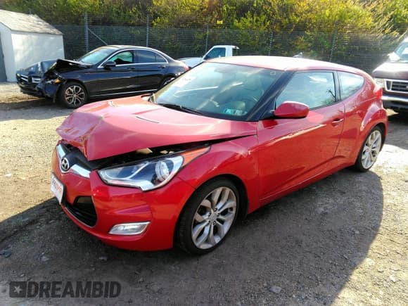 ✅ 2013 Hyundai Veloster w/Black Int • VIN: KMHTC6AD4DU120158 • Lot: 38180475. Wystawiony na IAAI z przebiegiem 73 561 mil. Bezpłatny archiwum sprzedaży aukcyjnych z USA i szczegółowy raport historii pojazdu na DreamBid. Zdjęcie 2.