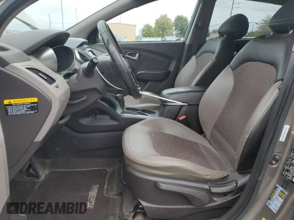 ✅ 2011 Hyundai Tucson GLS • VIN: KM8JU3AC7BU171936 • Лот: 82522355. Опубликован ранее на Copart с пробегом 327 309 миль. Бесплатный доступ к архиву аукционных продаж из США и подробный отчёт об истории автомобиля на DreamBid. Изображение 7.