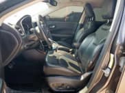 ✅ 2018 Jeep Compass Limited • VIN: 3C4NJDCB8JT266331 • Lot: 81067675. Wystawiony na Copart z przebiegiem 59 005 mil. Bezpłatny archiwum sprzedaży aukcyjnych z USA i szczegółowy raport historii pojazdu na DreamBid. Zdjęcie 7.