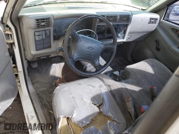 ✅ 1997 Chevrolet S-10 • VIN: 1GCCS14X4V8188518 • Лот: 48252345. Опубликован ранее на Copart с пробегом 286 728 миль. Бесплатный доступ к архиву аукционных продаж из США и подробный отчёт об истории автомобиля на DreamBid. Изображение 8.