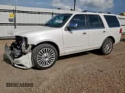 ✅ 2015 Lincoln Navigator • VIN: 5LMJJ2HT4FEJ11327 • Lot: 70766975. Wystawiony na Copart z przebiegiem 102 166 mil. Bezpłatny archiwum sprzedaży aukcyjnych z USA i szczegółowy raport historii pojazdu na DreamBid. Zdjęcie 1.