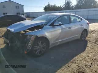 2017 Hyundai Elantra SE z VIN KMHD84LF0HU224001, wystawiony jako Copart lot #82572395 z przebiegiem 126 162 mil mil oraz Czysty tytuł • Clean title. Historia ofert i sprzedaży dostępna na DreamBid. Obrazek 1.