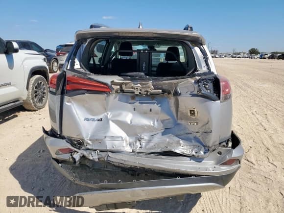 ✅ 2018 Toyota RAV4 XLE • VIN: 2T3WFREV5JW467588 • Lot: 86330945. Listed on Copart with 103,506 mi. Free auction sales archive from the USA and detailed vehicle history report at DreamBid. Image 6.