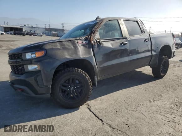 ✅ 2021 Chevrolet Silverado 1500 Custom Trail Boss • VIN: 1GCPYCEF1MZ231383 • Lot: 90948875. Wystawiony na Copart z przebiegiem 89 356 mil. Bezpłatny archiwum sprzedaży aukcyjnych z USA i szczegółowy raport historii pojazdu na DreamBid. Zdjęcie 1.