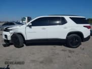 ✅ 2022 Chevrolet Traverse LT • VIN: 1GNERHKW9NJ185928 • Lot: 41287567. Wystawiony na IAAI z przebiegiem 97 223 mil. Bezpłatny archiwum sprzedaży aukcyjnych z USA i szczegółowy raport historii pojazdu na DreamBid. Zdjęcie 6.