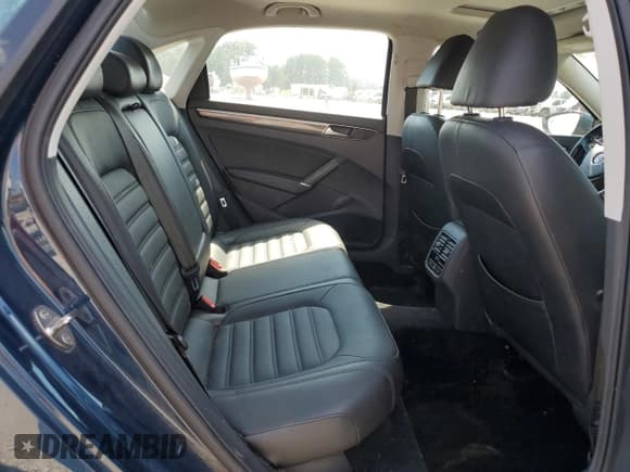 ✅ 2018 Volkswagen Passat SEL Premium • VIN: 1VWCA7A33JC014080 • Lot: 71461685. Wystawiony na Copart z przebiegiem 153 984 mil. Bezpłatny archiwum sprzedaży aukcyjnych z USA i szczegółowy raport historii pojazdu na DreamBid. Zdjęcie 10.