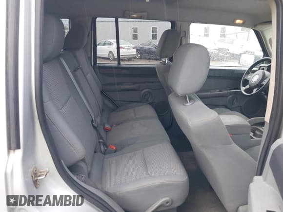 ✅ 2007 Jeep Commander Sport • VIN: 1J8HG48K57C632098 • Lot: 42300239. Wystawiony na IAAI z przebiegiem 311 738 mil. Bezpłatny archiwum sprzedaży aukcyjnych z USA i szczegółowy raport historii pojazdu na DreamBid. Zdjęcie 8.