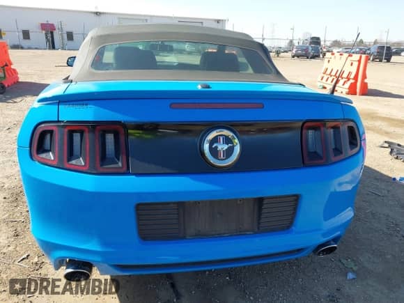 2014 Ford Mustang V6 с VIN 1ZVBP8EM9E5210585, выставлен на аукционе IAAI как лот 41815769 с пробегом Не указан миль и . История ставок и продаж доступна на DreamBid. Изображение 15.