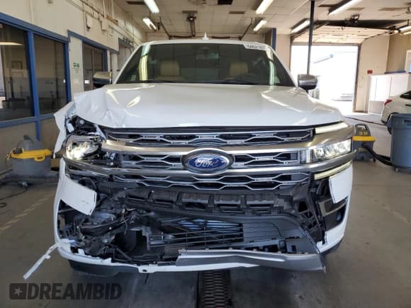 ✅ 2024 Ford Expedition Max Platinum • VIN: 1FMJK1M80REA87429 • Lot: 64621875. Listed on Copart with 9,554 mi. Free auction sales archive from the USA and detailed vehicle history report at DreamBid. Image 5.