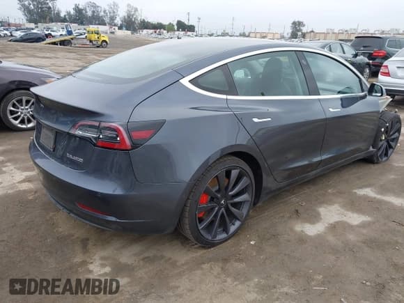 ✅ 2020 Tesla Model 3 Performance • VIN: 5YJ3E1EC3LF802068 • Lot: 41886024. Wystawiony na IAAI z przebiegiem 50 271 mil. Bezpłatny archiwum sprzedaży aukcyjnych z USA i szczegółowy raport historii pojazdu na DreamBid. Zdjęcie 4.