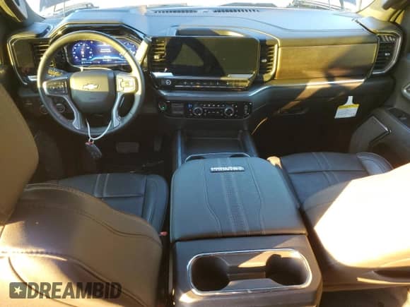 2024 Chevrolet Silverado 2500HD High Country с VIN 2GC4YREY6R1176873, выставлен на аукционе Copart как лот 91322325 с пробегом 15 687 миль миль и Списание • Salvage title. История ставок и продаж доступна на DreamBid. Изображение 8.