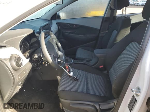 ✅ 2019 Hyundai Kona SE • VIN: KM8K1CAA2KU374101 • Лот: 70712853. Опубликован ранее на Copart с пробегом 66 287 миль. Бесплатный доступ к архиву аукционных продаж из США и подробный отчёт об истории автомобиля на DreamBid. Изображение 7.