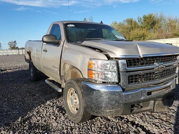 ✅ 2007 Chevrolet Silverado 2500HD 1LT • VIN: 1GCHK24K77E527454 • Лот: 89661125. Опубликован ранее на Copart с пробегом 171 196 миль. Бесплатный доступ к архиву аукционных продаж из США и подробный отчёт об истории автомобиля на DreamBid. Изображение 13.