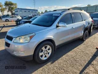2009 Chevrolet Traverse 2LT z VIN 1GNER23D19S103362, wystawiony jako Copart lot #80574945 z przebiegiem 162 353 mil mil oraz Szkoda całkowita • Salvage title. Historia ofert i sprzedaży dostępna na DreamBid. Obrazek 1.